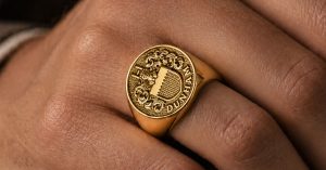 Signet Rings with Family Crest Questra vs Solid Gold: Which Is Better?