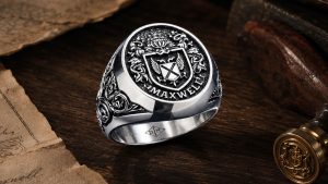 Custom Family Crest Rings for Men | Complete Buyer's Guide to Heraldic Jewelry